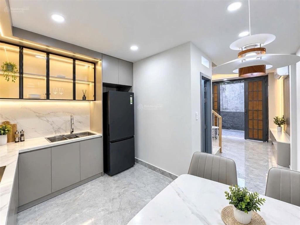Bán nhà mới xây 3 tầng đủ nội thất đường thành thái phường diên hồng