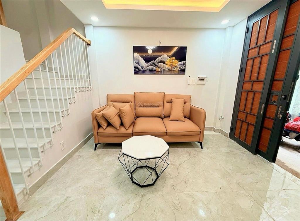 Bán nhà mới xây 3 tầng đủ nội thất đường thành thái phường diên hồng