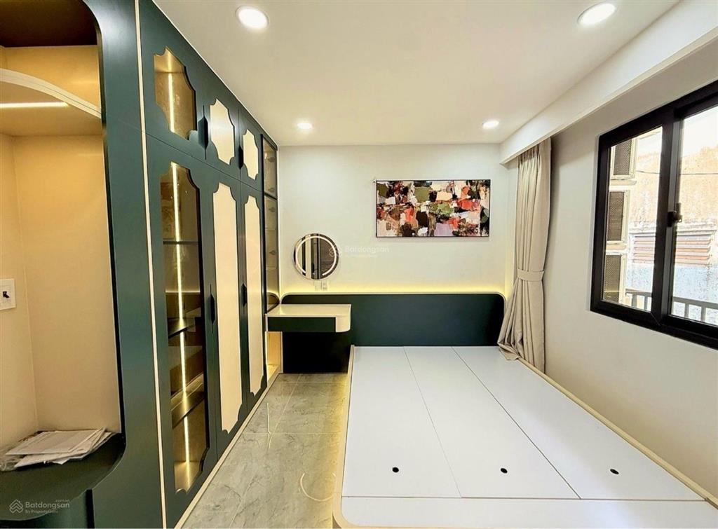 Bán nhà mới xây 3 tầng đủ nội thất đường thành thái phường diên hồng