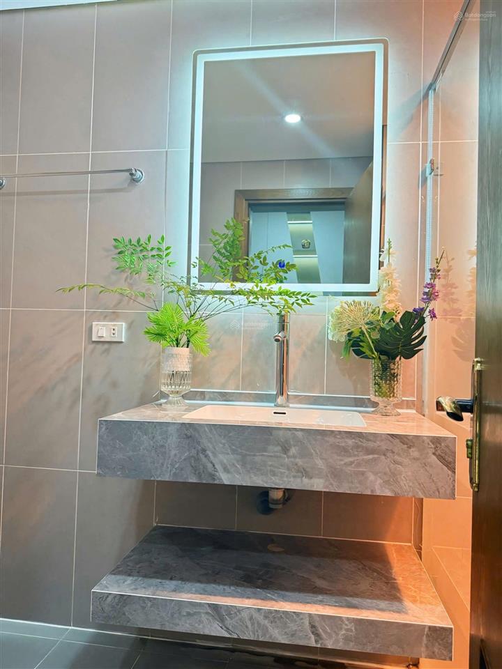 Giá giảm sốc! căn 2 ngủ full nội thất siêu đẹp cc goldmark, giá 6,3 tỷ.  em thắng 0988 415 ***