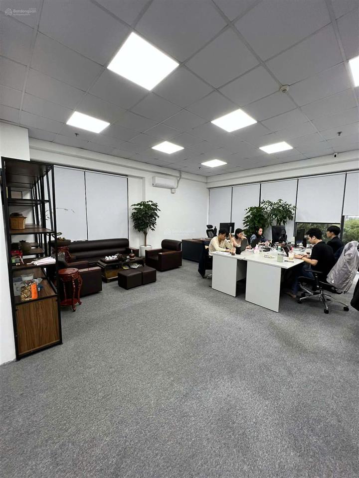 Chính chủ cần cho thuê căn góc 83m2 văn phòng full nt tầng 2 vinhome green bay   0988 415 ***