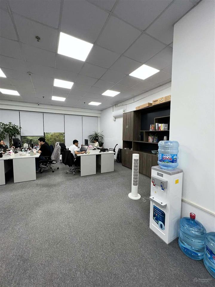 Chính chủ cần cho thuê căn góc 83m2 văn phòng full nt tầng 2 vinhome green bay   0988 415 ***