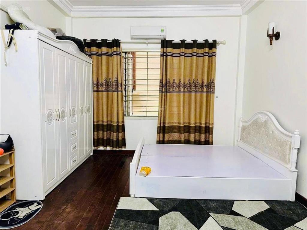 Bán nhà mặt ngõ kim mã  4 tầng 1 tum kinh doanh tốt (43m)