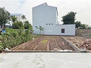 Bà chị chuyển nhà vào nam sinh sống nhờ bán hộ lô đất 100m2, gần kcn cao hoà lạc, gần metro