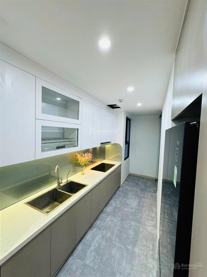 Cho thuê gấp căn 2 phòng ngủ 2 wc tại green park!