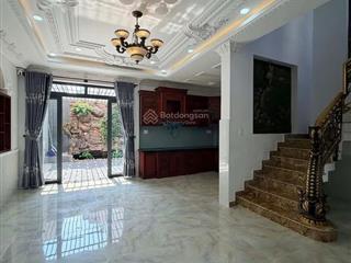 Chính chủ cần bán gấp biệt thự tân cổ điển 2295 thị trấn nhà bè  0968 675 ***