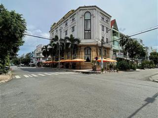 Siêu phẩm tòa nhà khách sạn góc 2 mt ngay nguyễn thị thập  8.5 x 16m  6 tầng  hđt 160tr  40 tỷ