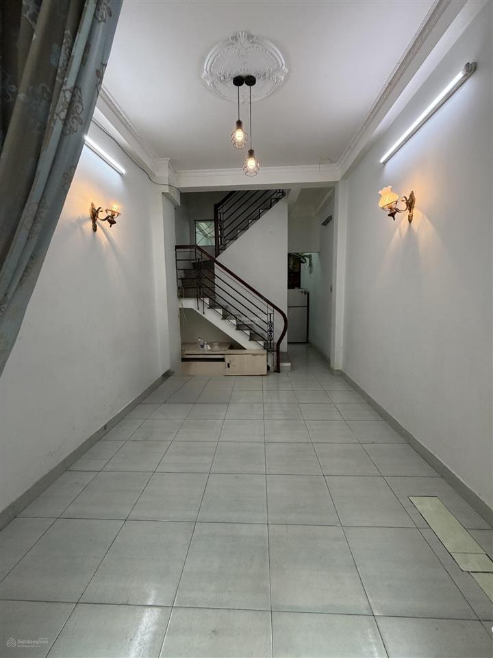Lý thường kiệt  hxh  4 tầng  nhỉnh 5 t.ỷ