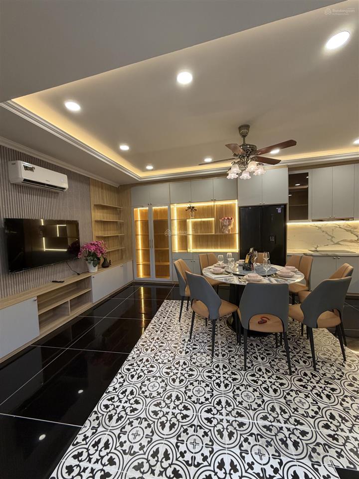 Nhà đẹp đường đất thánh, p. 6 tân bình  ngang 16m  full nội thất xịn  6 tỷ 7