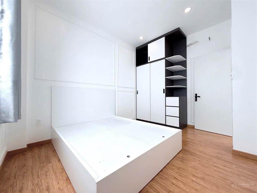 Lạc long quân  ngang khủng 6m  4 tầng  nhà mới ở ngay  7,x tỷ