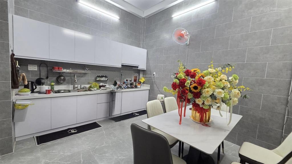 Nhà đẹp ở ngay  lý thường kiệt  4 tầng  chỉ 8.x tỷ