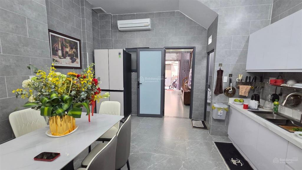 Nhà đẹp ở ngay  lý thường kiệt  4 tầng  chỉ 8.x tỷ