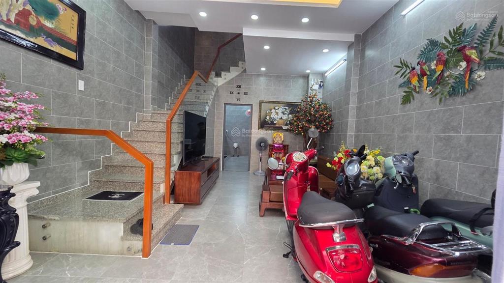 Nhà đẹp ở ngay  lý thường kiệt  4 tầng  chỉ 8.x tỷ
