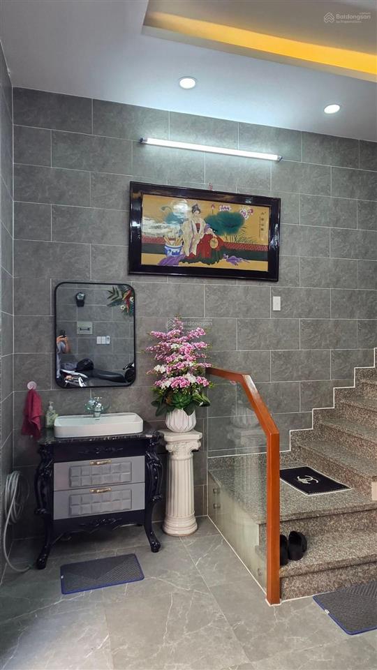 Nhà đẹp ở ngay  lý thường kiệt  4 tầng  chỉ 8.x tỷ