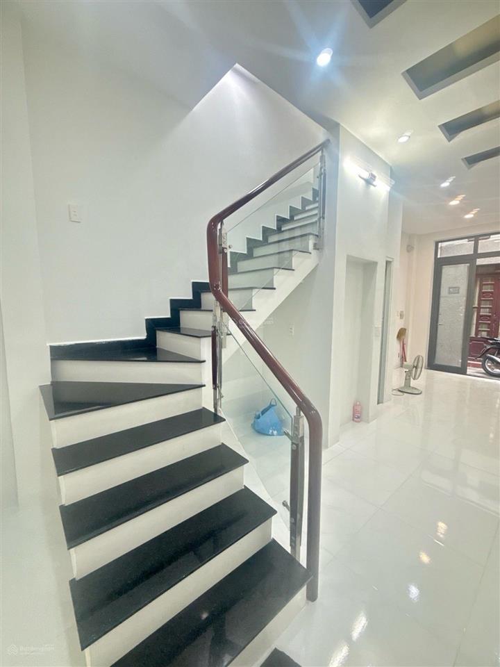 Nhà đẹp 3 tầng phú thọ hòa tân phú, chỉ vài bước ra mặt tiền  nhỉnh 4 tỷ