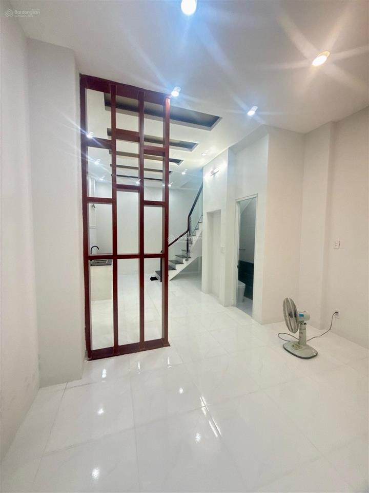 Nhà đẹp 3 tầng phú thọ hòa tân phú, chỉ vài bước ra mặt tiền  nhỉnh 4 tỷ