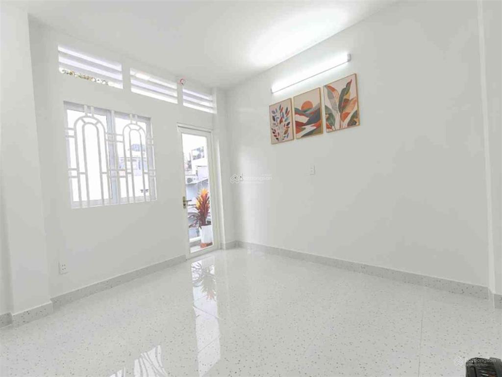 Lạc long quân  nhà đẹp ở ngay  3 tầng btct  nhỉnh 4 tỷ (tl)