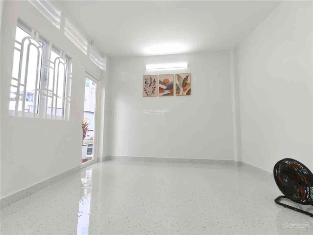 Lạc long quân  nhà đẹp ở ngay  3 tầng btct  nhỉnh 4 tỷ (tl)