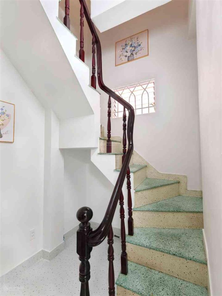 Lạc long quân  nhà đẹp ở ngay  3 tầng btct  nhỉnh 4 tỷ (tl)