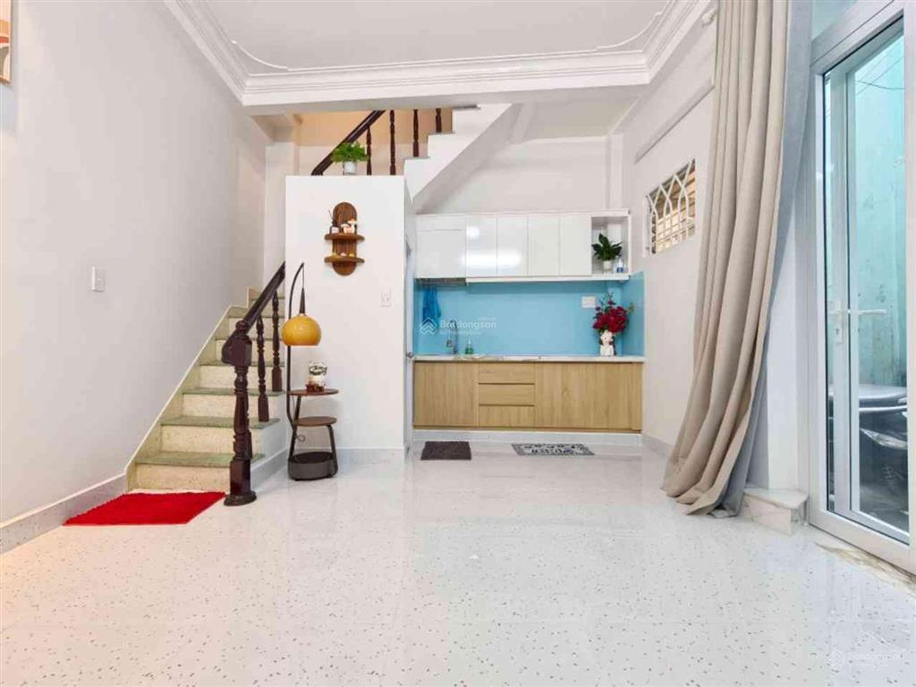 Lạc long quân  nhà đẹp ở ngay  3 tầng btct  nhỉnh 4 tỷ (tl)