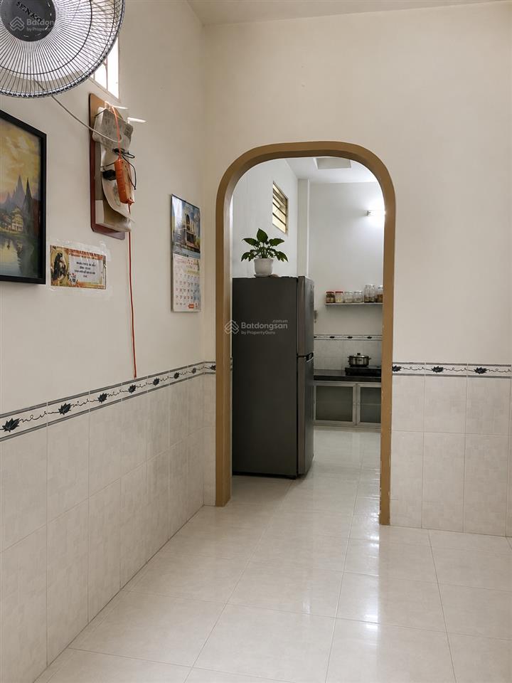 Chính chủ  bành văn trân  3 tầng  dt 32m2  4,3 tỷ (thương lượng)