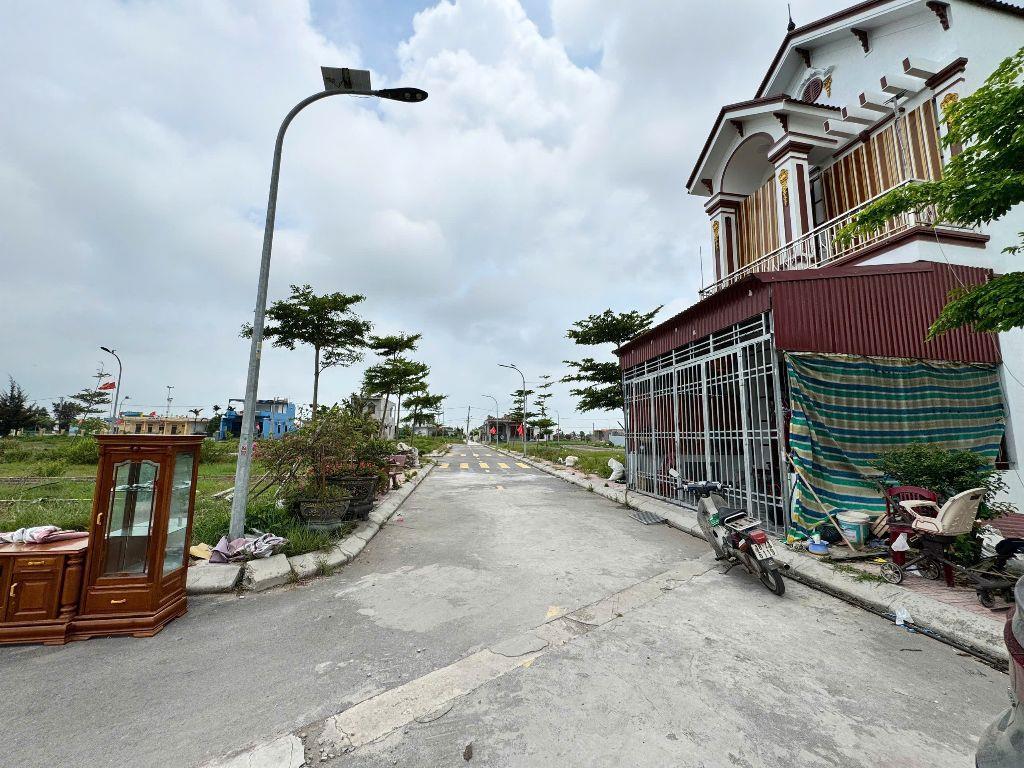 900 triệu 1 lô duy nhất, đất TT thị trấn Quất Lâm, ngay sát mặt biển, dân cư đông đúc gần Vsip, kinh doanh được luôn
