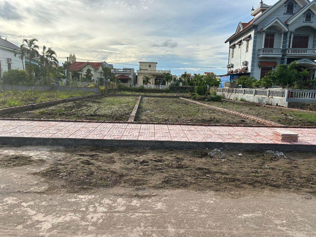 Chính Chủ Em Có Duy Nhất Lô Đất Diện Tích To Đã Sẵn Sổ Đỏ