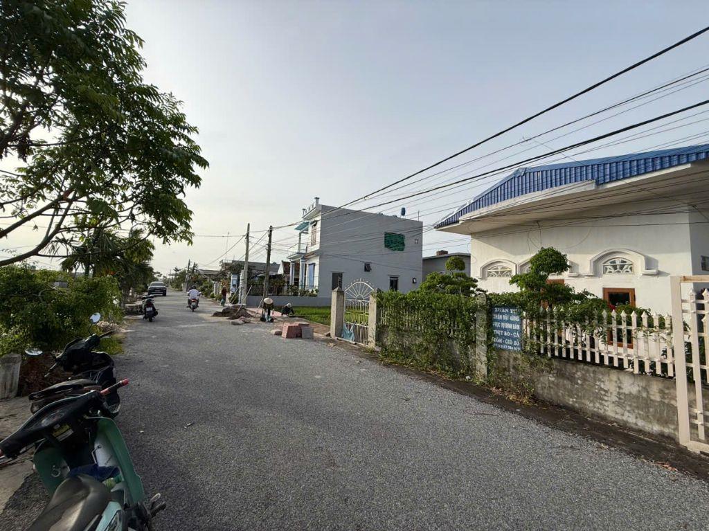 Cần Bán Gấp Lô Đất MT 8M, DT 128m. Đất Sẵn Sổ Full cư. Diện Tích To