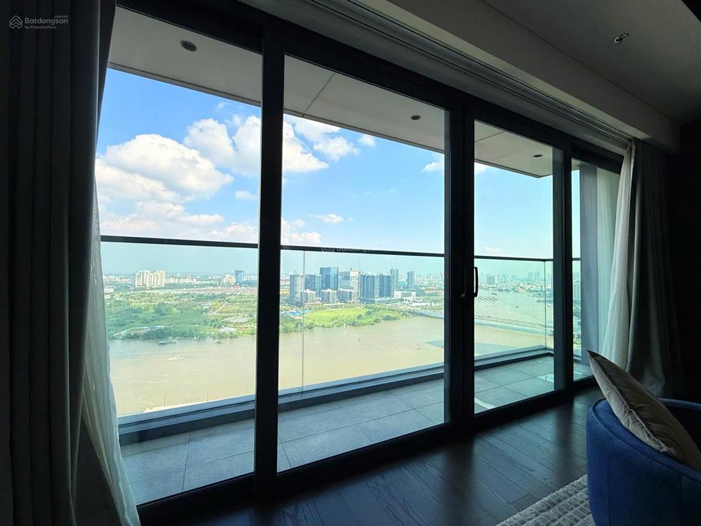 Thuê  grand marina căn 3pn  2wc góc. giá 150 triệu/tháng. full nội thất.  0932 532 ***