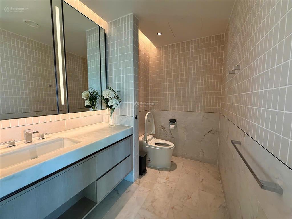 Thuê  grand marina căn 3pn  2wc góc. giá 150 triệu/tháng. full nội thất.  0932 532 ***