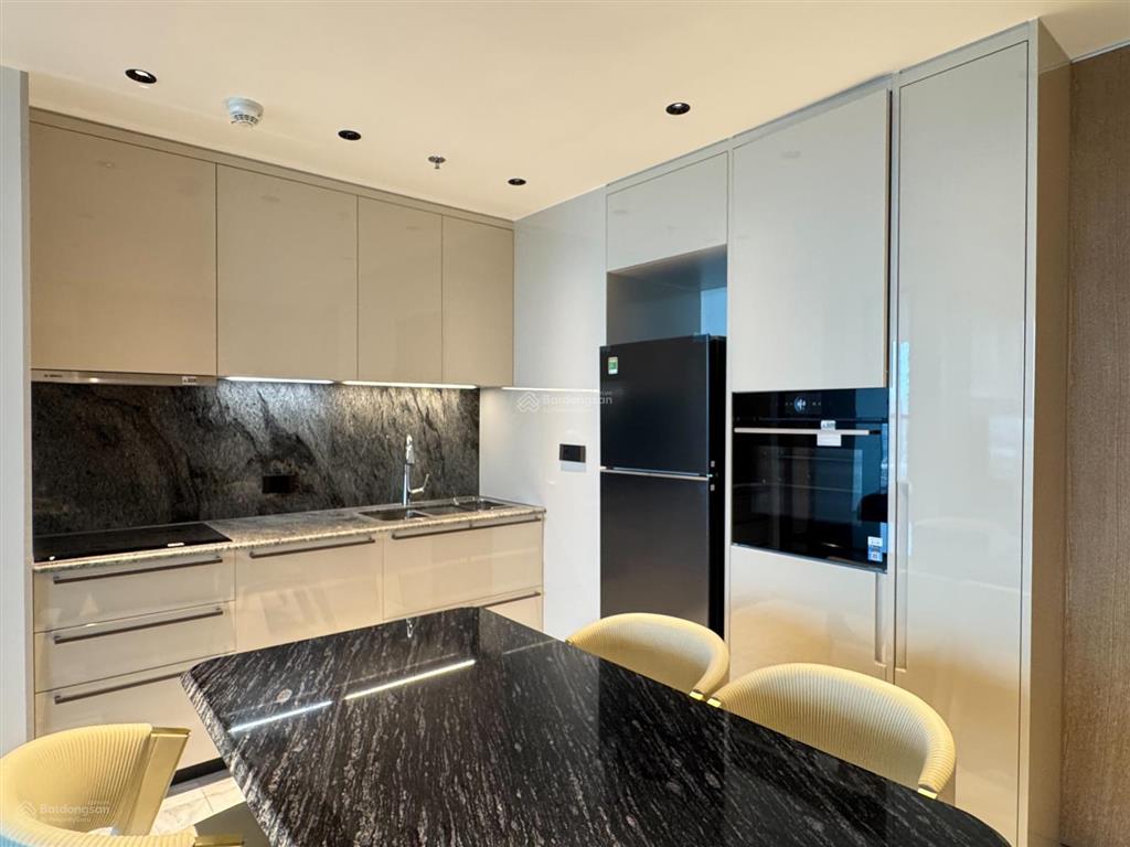 Thuê  grand marina căn 2pn  2wc góc. giá 110triệu/tháng. full nội thất.  0932 532 ***