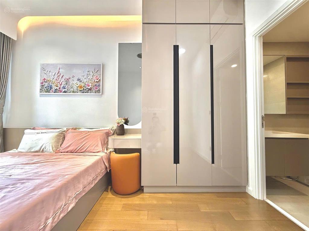 Cần bán căn 2pn  2wc, suất spa, full nội thất. giá 10,5 tỷ.  0932 532 ***