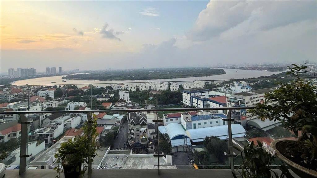 Căn 4pn  3wc, thang máy riêng full nội thất. giá 40 tỷ.  0932 532 ***
