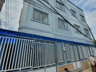 Nhà 1 trệt 2 lầu 2pn 1 sân thượng ở đường 49