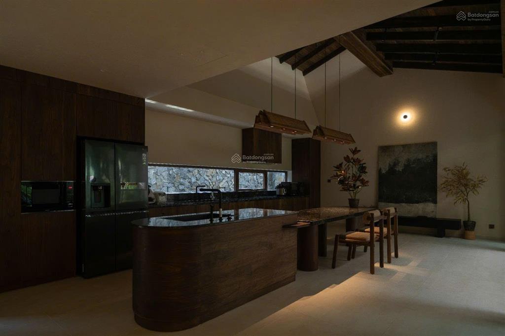 Cần bán biệt thự villa nghỉ dưỡng đường lê mạnh trinh sát biển mỹ khê 200m dt 234m²