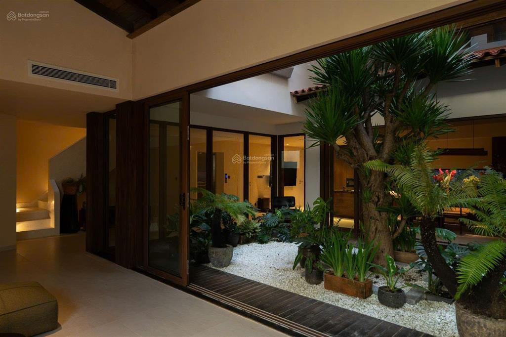 Cần bán biệt thự villa nghỉ dưỡng đường lê mạnh trinh sát biển mỹ khê 200m dt 234m²