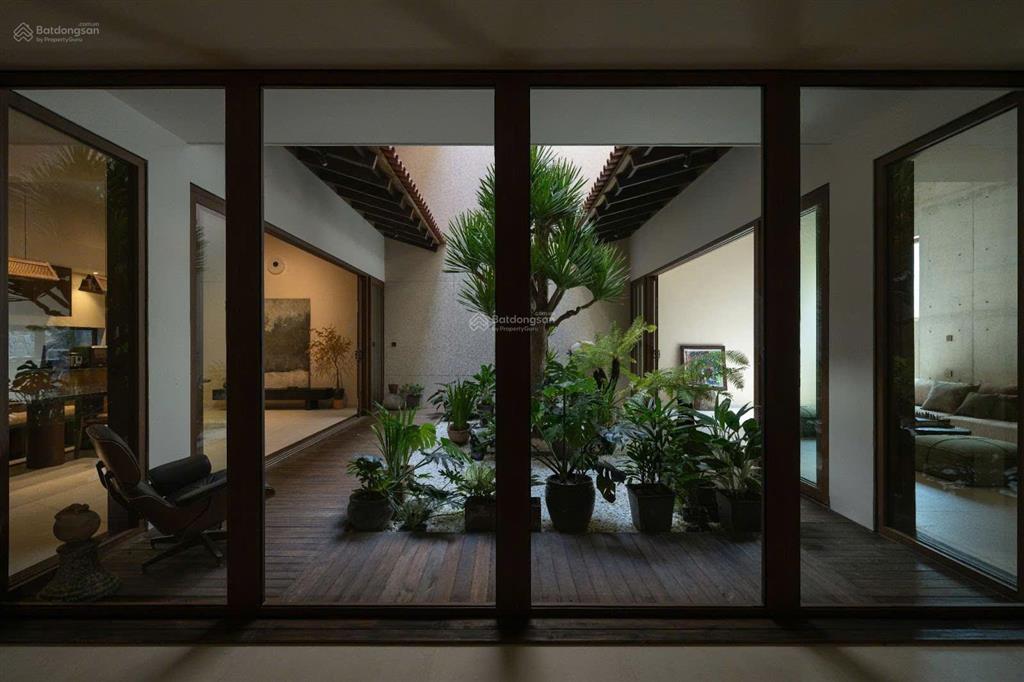 Cần bán biệt thự villa nghỉ dưỡng đường lê mạnh trinh sát biển mỹ khê 200m dt 234m²
