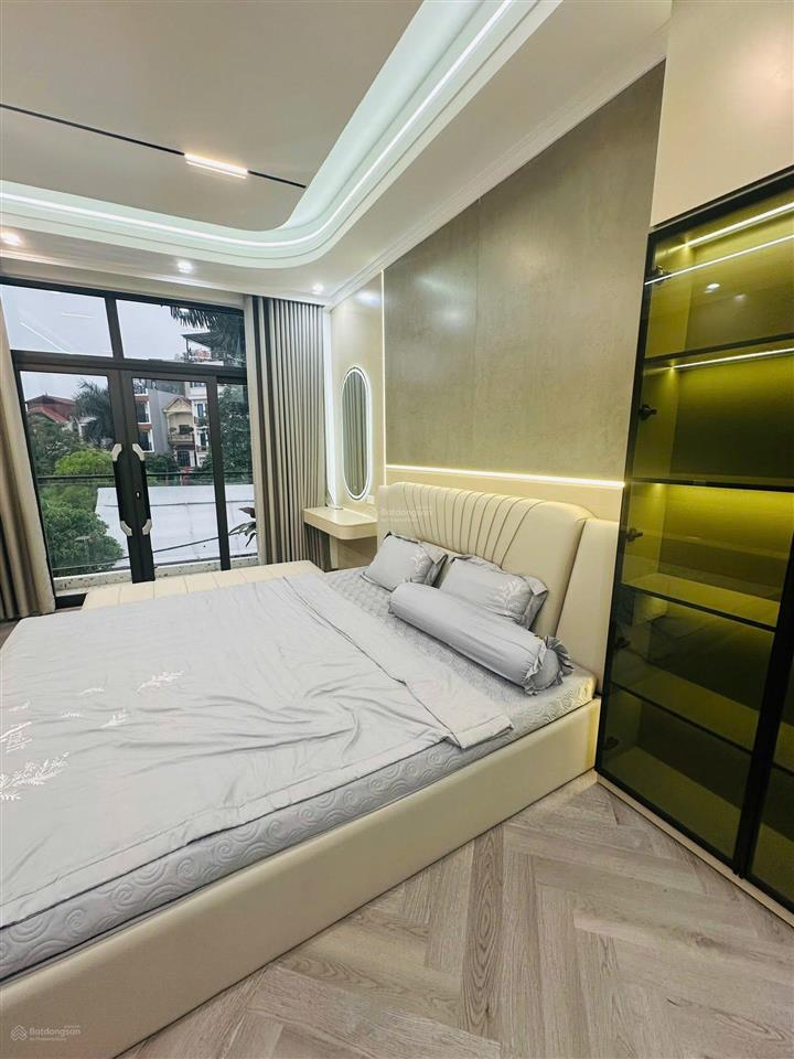 Nhà ngọc hồi 6 tầng thang máy  gara ô tô 7 chỗ  tặng full nội thất 5 sao