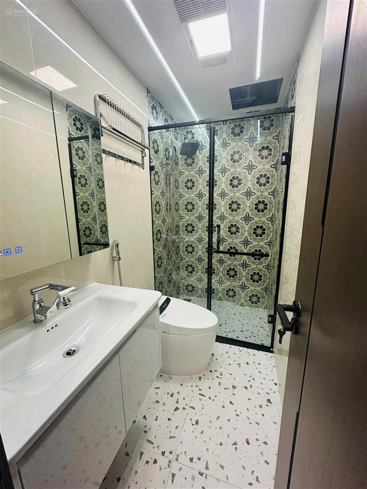 Nhà ngọc hồi 6 tầng thang máy  gara ô tô 7 chỗ  tặng full nội thất 5 sao