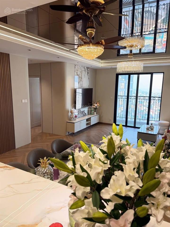 Bán chcc hồng hà eco city dt 50m2, 2pn giá 3.5tỷ cực rẻ, nhiều tiện ích. căn view đẹp