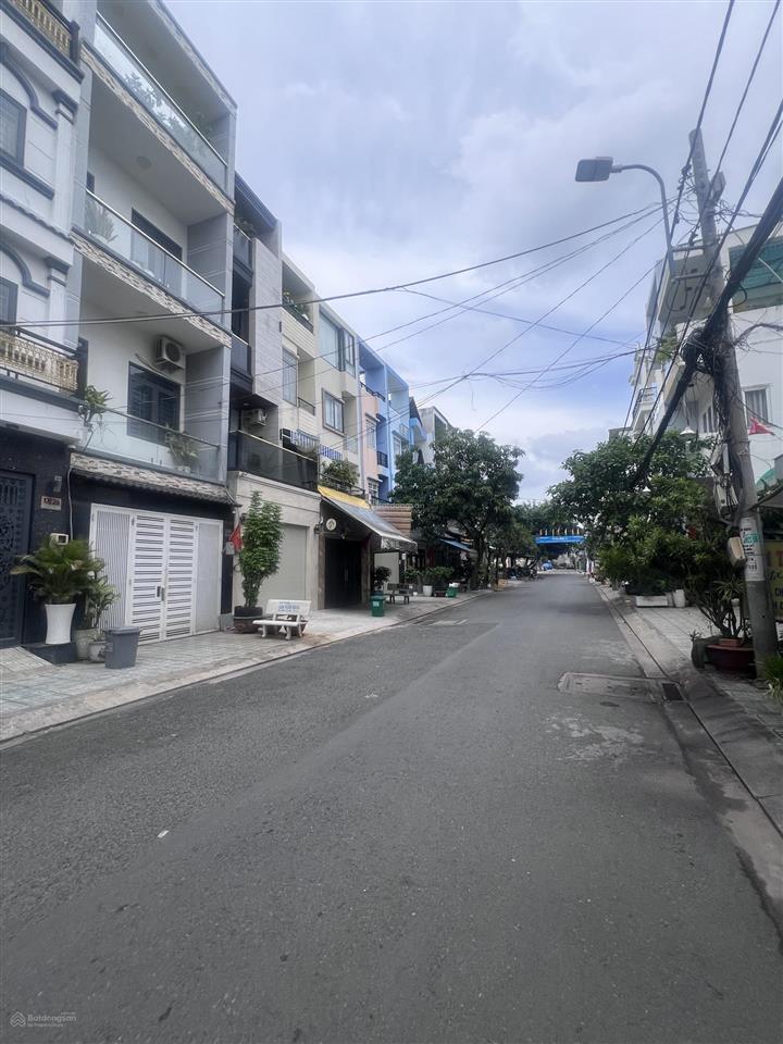 Bán nhà đường nhựa 12m có vỉa hè gần 3m