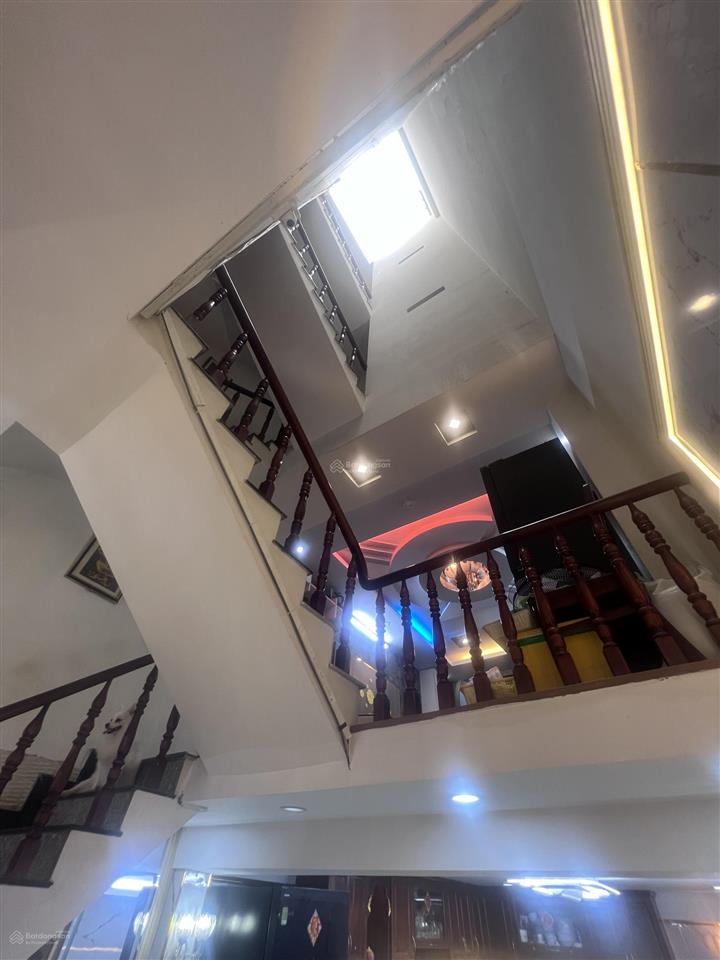 Bán nhà đường nhựa 12m có vỉa hè gần 3m