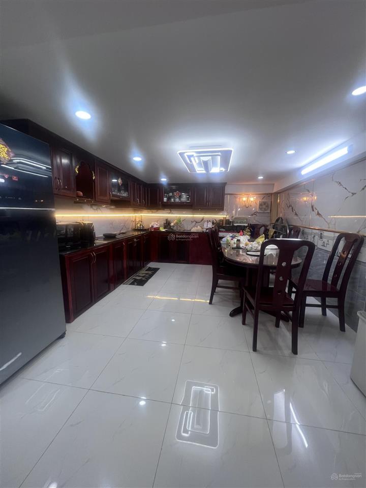 Bán nhà đường nhựa 12m có vỉa hè gần 3m