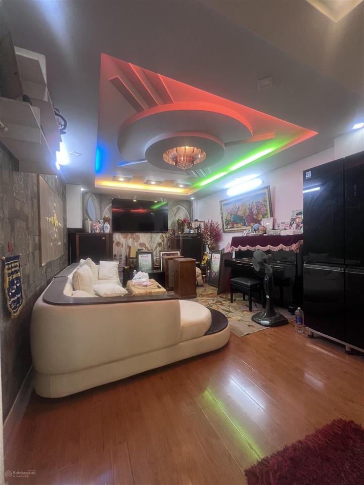 Bán nhà đường nhựa 12m có vỉa hè gần 3m
