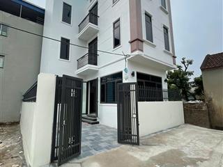 Biệt thự mini đơn lập sân cổng riêng, ô tô con vào tận cửa view cực thoáng nhà trong đê song phương