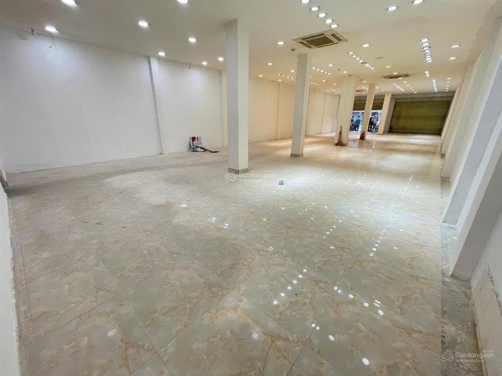 Cho thuê mbkd nguyễn thị thập q7 200m2 ngang 7m giá 80tr  0935 375 ***