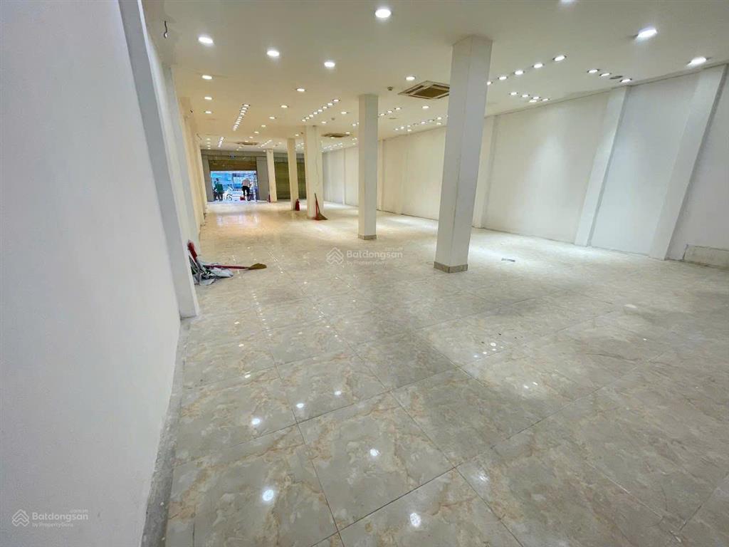 Cho thuê mbkd nguyễn thị thập q7 200m2 ngang 7m giá 80tr  0935 375 ***