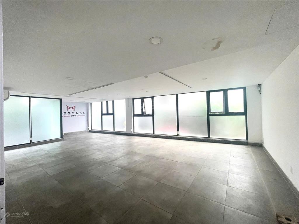 Cho thuê mặt bằng quận 7 180m2 giá 45tr  0935 375 ***