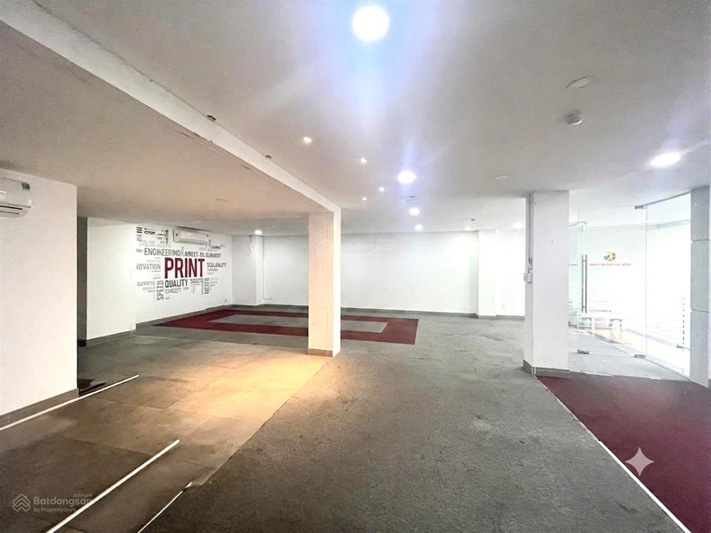 Cho thuê mặt bằng quận 7 180m2 giá 45tr  0935 375 ***