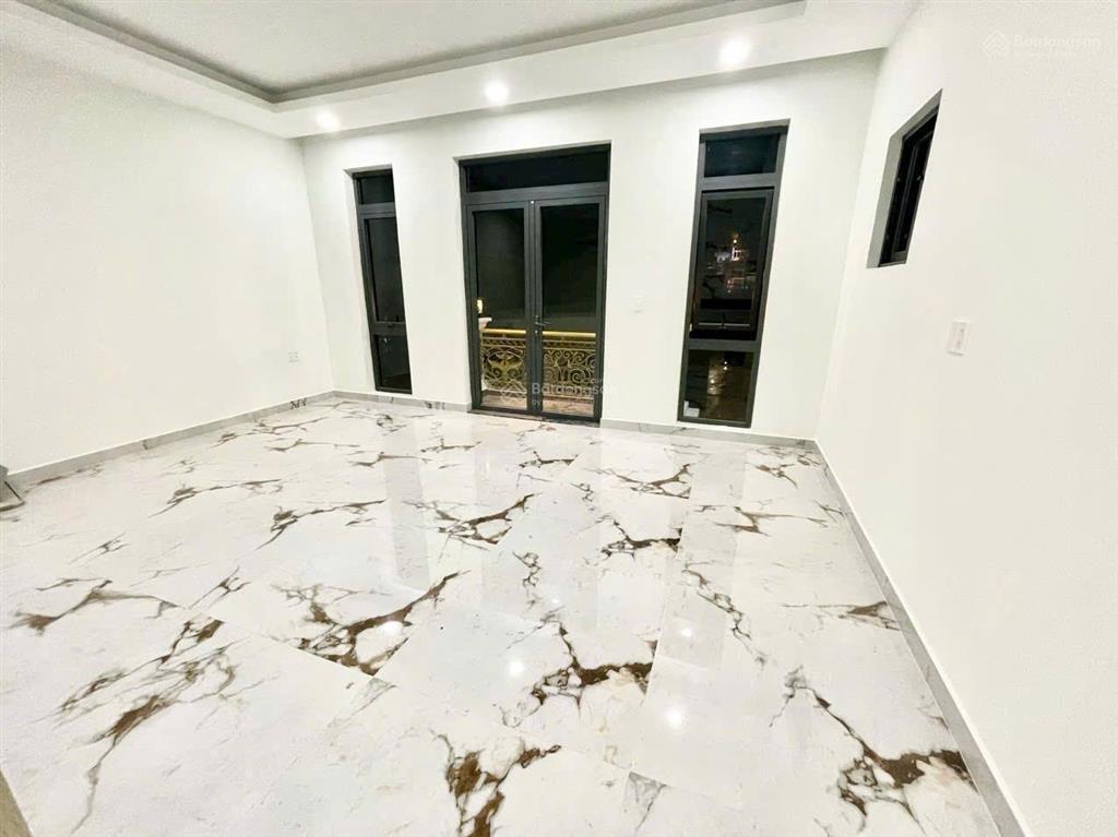 Cho thuê nhà đs tân hưng q7 3 tầng giá 40tr  0935 375 ***